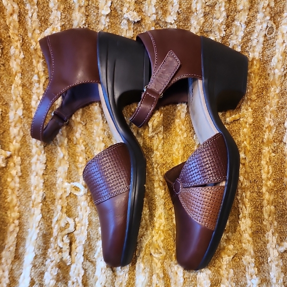 Clarks Dark Brown Ankle Strap Heels - Picture 9 of 11